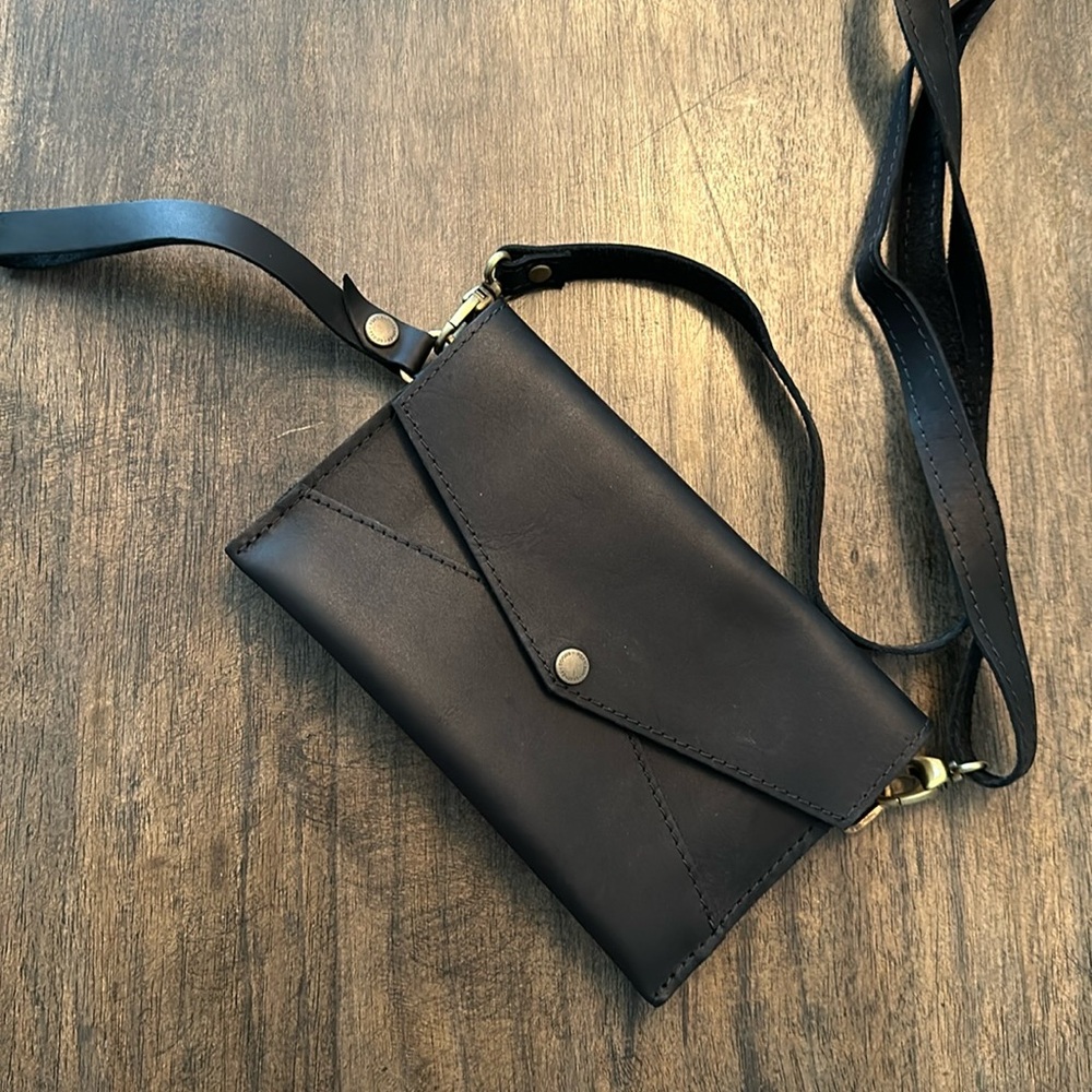 Envelope Convertible Crossbody Portland leather